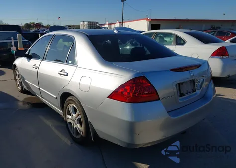 2006 Honda Accord 2.4 Ex z USA, uszkodzony, nr VIN 1HGCM56776A108252